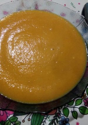 Una foto de Sopa crema de zapallo y zanahoria