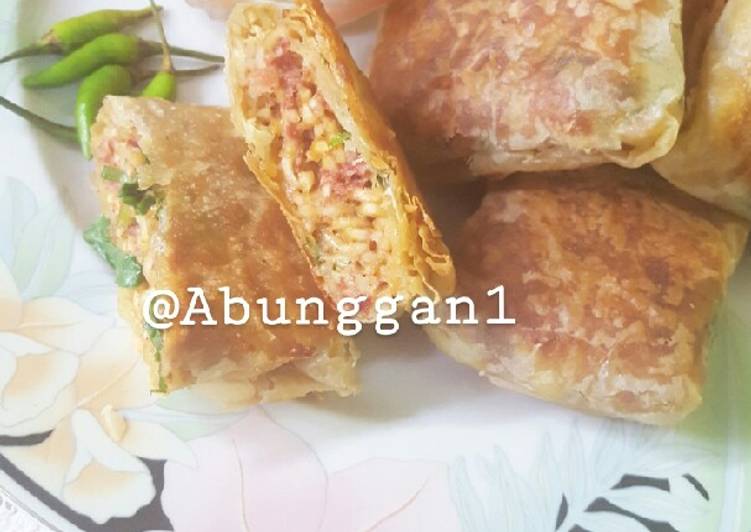 Martabak telur isirendang indomie renyah di luar lembut di dalam