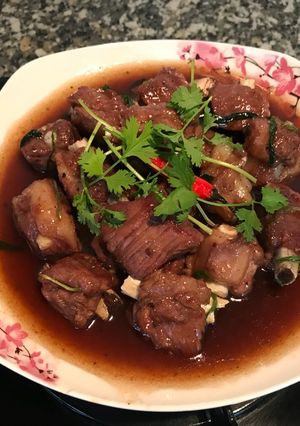 Hình của món Sườn non ram đậm đà ngon cơm.