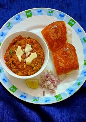 A picture of Butter cheese pav bhaji.