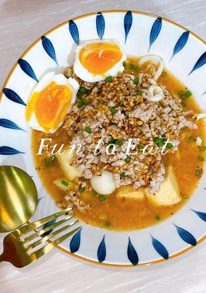 รูปของ ก๋วยเตี๋ยวเส้นปลาโฟยำไข่ยางมะตูม