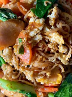 รูปของ มาม่าผัดไข่ ไส้กรอก