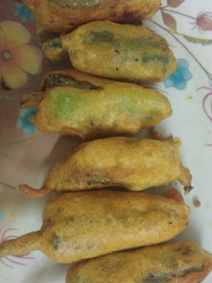 ભરેલા મરચા ના ભજીયા રેસીપી મુખ્ય ફોટો