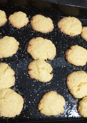 Una foto de 🍋Espectaculares polvorones de limón súper crocantes (con polenta)