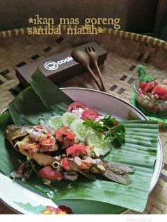 Foto resep *ikan mas goreng sambal matah*