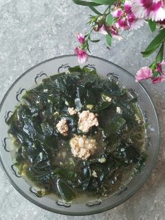 Hình của món Canh rong biển thịt băm.
