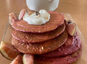 Una foto de “Betabel velvet pancakes”