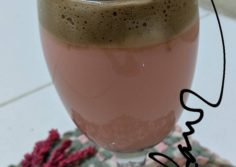 Cara Gampang Membuat Dalgona Coffee Strawberry 🍓 yang Sempurna