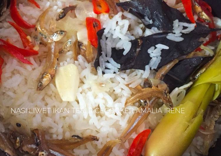 Langkah Mudah untuk Membuat Nasi liwet ikan teri ricecooker gampang bgt, Bikin Ngiler