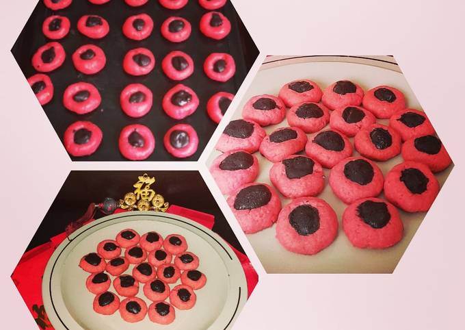 Resep Red velvet choco thumbprint cookies