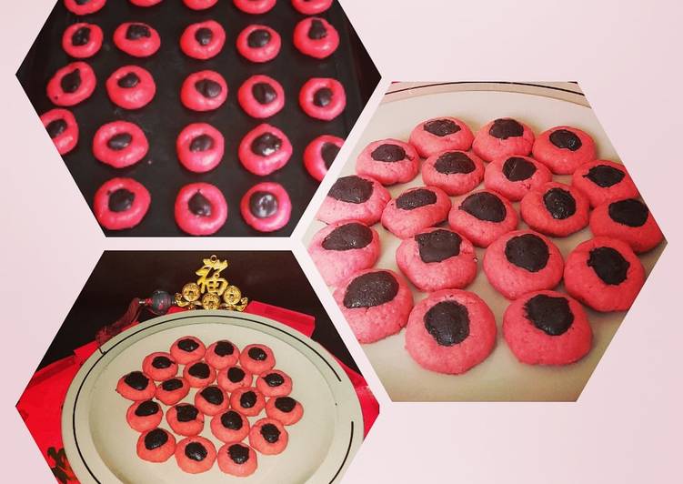 Resep Red velvet choco thumbprint cookies Anti Gagal