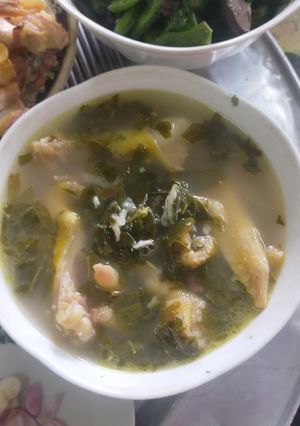 Hình của món Canh gà lá giang.
