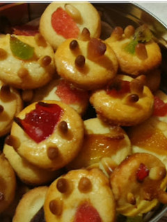 Una foto de Galletas mini de almendra molida y piñones