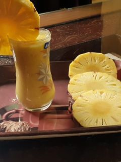 पायनापल मिल्कशेक (pineapple milkshake recipe in marathi) रेसिपी चे मुख्य फोटो