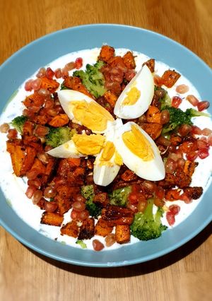 Una foto de Zanahorias y brócoli con salsa de yogur x