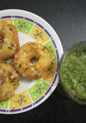 સાબુદાણા વડા(Sabudana vada recipe in Gujarati) રેસીપી મુખ્ય ફોટો