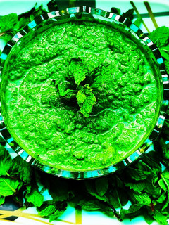 पुदिना चटणी (pudina chutney recipe in marathi) रेसिपी चे मुख्य फोटो