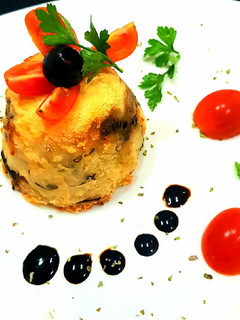 Una foto de 🌺Flan de papas, relleno de berenjena, queso y pavo🌺