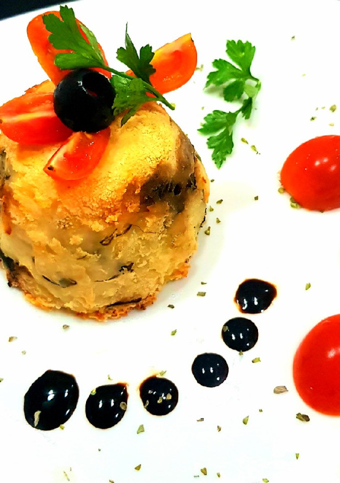 Una foto de 🌺Flan de papas, relleno de berenjena, queso y pavo🌺