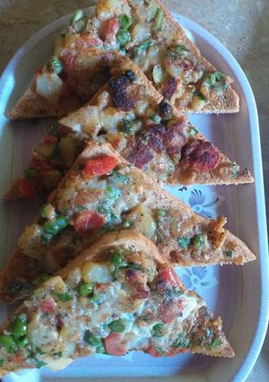 A picture of Brown bread vegetables pizza.