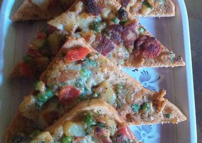 Brown bread vegetables pizza