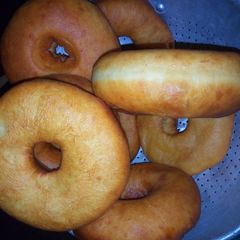 A picture of Plain doughnuts.