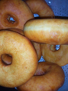 A picture of Plain doughnuts.