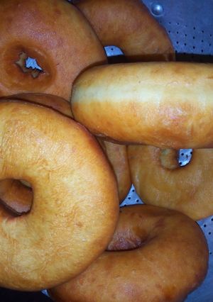 A picture of Plain doughnuts.