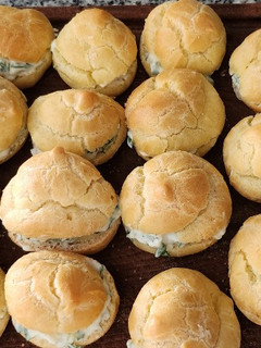 Una foto de Profiteroles rellenos salados