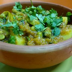 A picture of Aloo Matar.