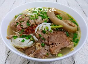 Hình của món Bún bò, giò, tái, nạm.