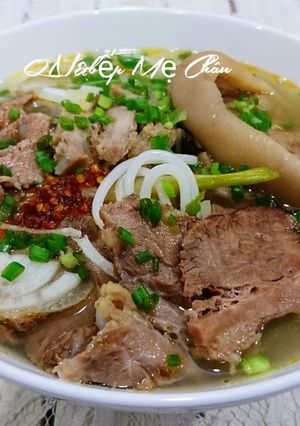 A picture of Bún bò, giò, tái, nạm.