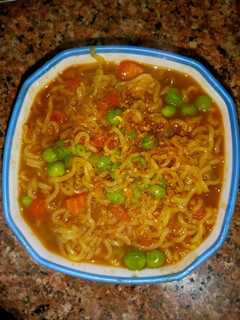 मैगी (Maggi recipe in hindi) रेसिपी मुख्य फोटो