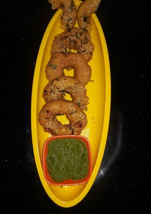 મીકસ દાળ વડાં (Mix Dal Vada Recipe In Gujarati) રેસીપી મુખ્ય ફોટો