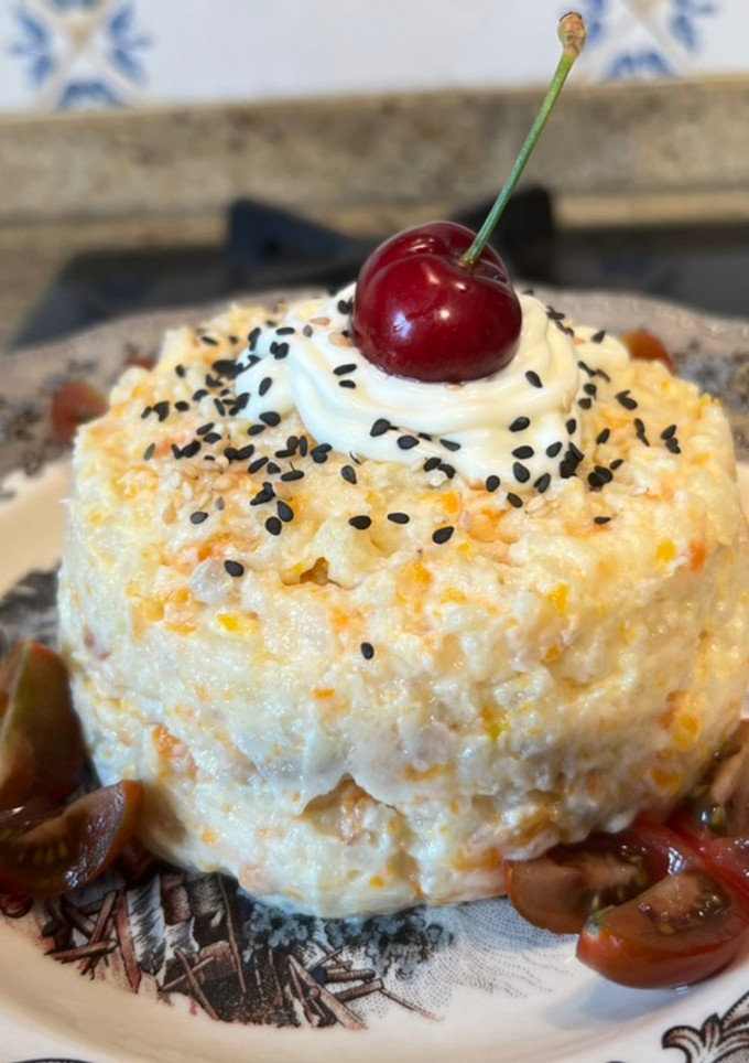 Una foto de Ensaladilla de gambas al ajillo