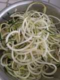 Pastas de zucchini con crema y pollo