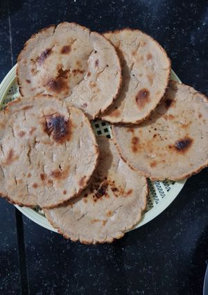 કાઠિયાવાડી ભાખરી (Kathiyawadi Bhakhri Recipe In Gujarati) રેસીપી મુખ્ય ફોટો