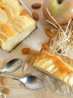 Una foto de Bizcocho de manzana fácil y delicioso