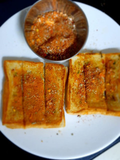 ગાર્લીક બ્રેડ(Garlic Bread Recipe In Gujarati) રેસીપી મુખ્ય ફોટો