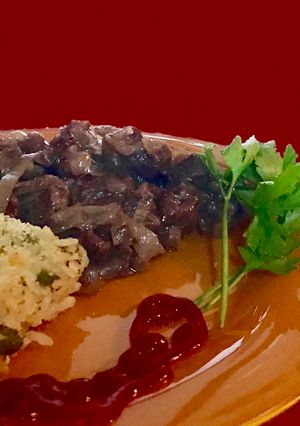 Una foto de Guiso de carne (Yarkoie) con riso gratinato e verdure (Calabria)