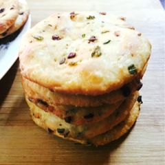 A picture of Onion methi puri.