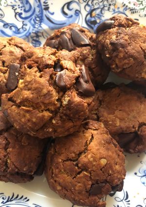 A picture of Oatmeal Chickpea Chocolate Chip Cookies 😎.