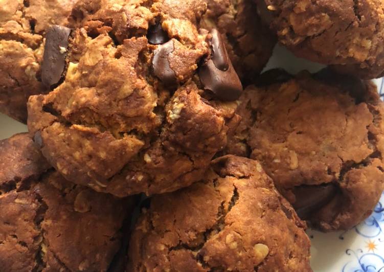 Oatmeal Chickpea Chocolate Chip Cookies π