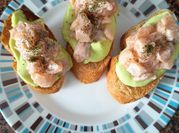 Una foto de pincho de aguacate