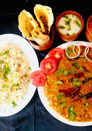 દાલ તડકા જીરા રાઈસ (Dal Tadka Jeera Rice Recipe In Gujarati) રેસીપી મુખ્ય ફોટો