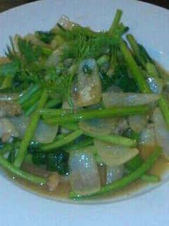 Hình của món Ngồng tỏi xào nghêu.