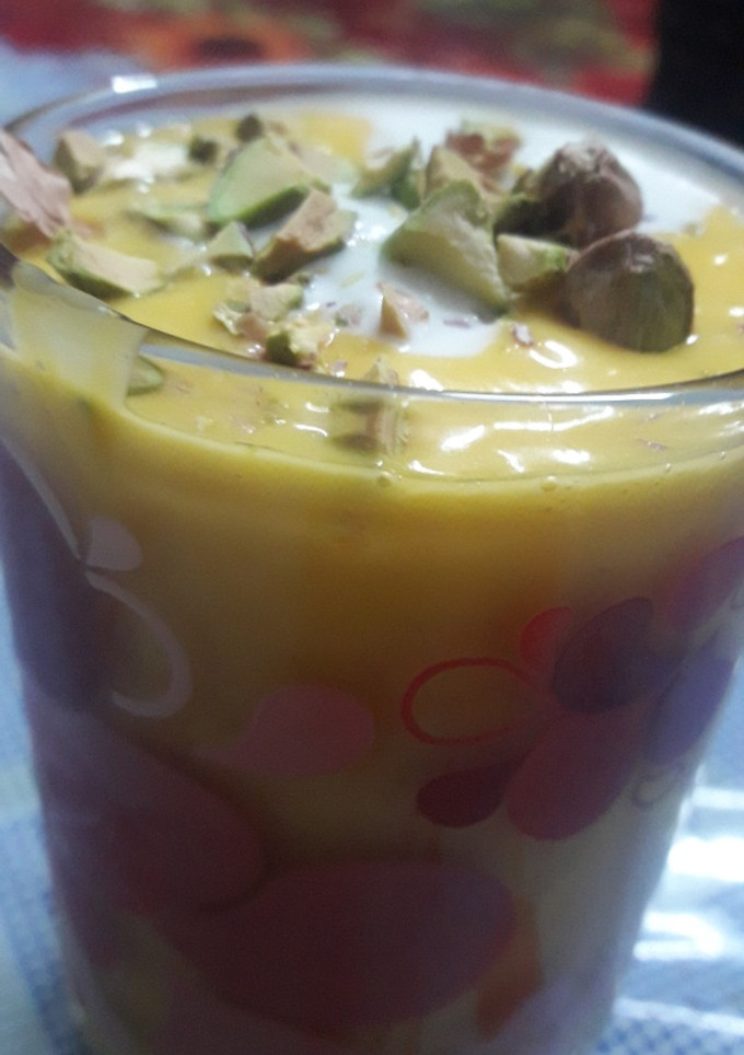 મેંગો ઓટ્સ લસ્સી (Mango Oats Lassi Recipe In Gujarati) રેસીપી મુખ્ય ફોટો