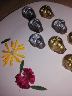 Una foto de Bombones de chocolate "Día de Muertos" 💀 🍫