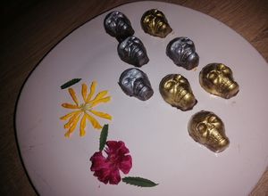Una foto de Bombones de chocolate "Día de Muertos" 💀 🍫