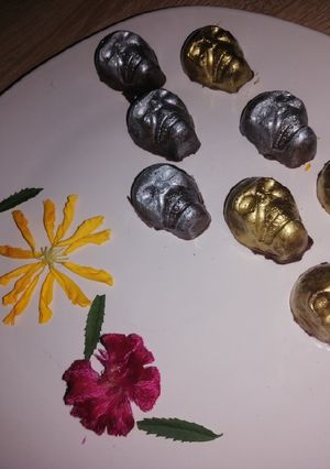 Una foto de Bombones de chocolate "Día de Muertos" 💀 🍫